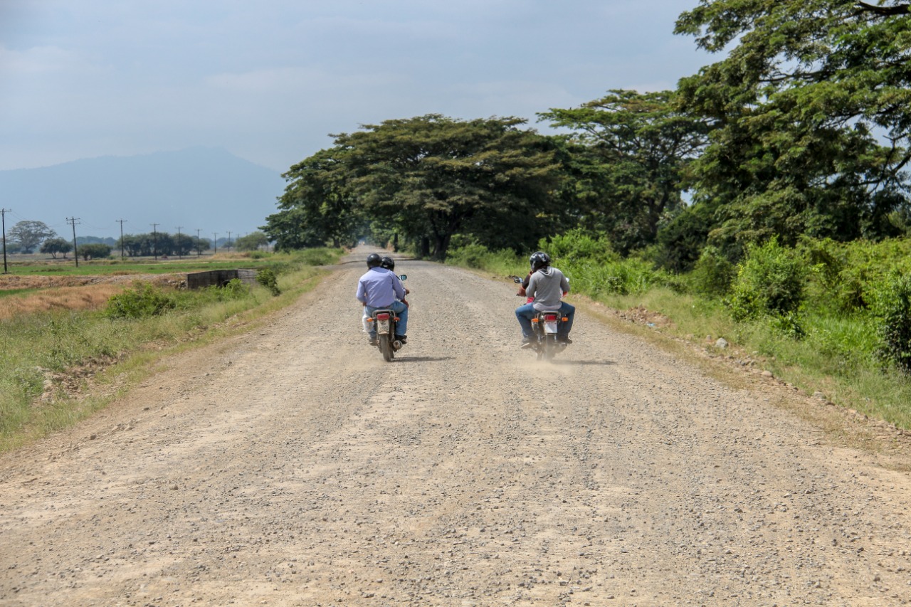 Los colonos de la zona usan para movilizarse motocicletas.