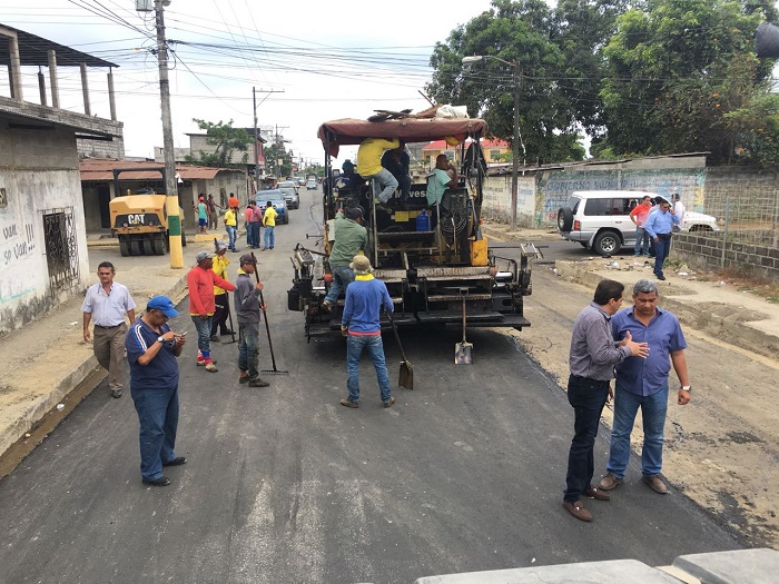 Vinces: Prefectura y Municipalidad construyen obras de desarrollo