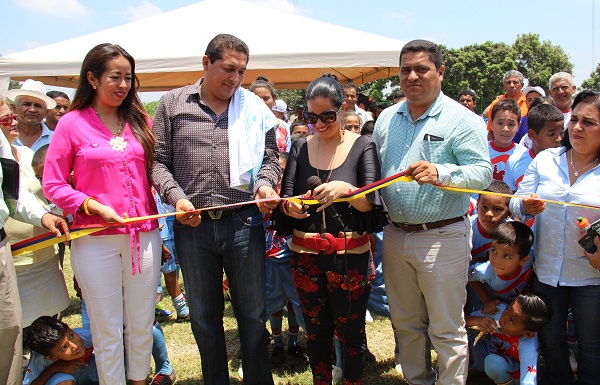 Cantón Baba se beneficia con obras deportivas y de vialidad