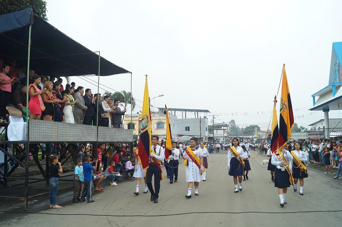Recinto El Vergel celebró el 12 de octubre con desfile y sesión solemne