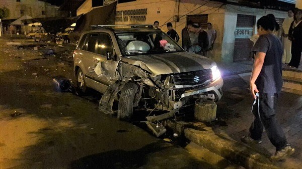 Aparatoso accidente deja dos personas heridas en Valencia