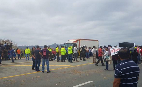 Agricultores de Santa Elena protestan por ingreso ilegal de cebolla al país