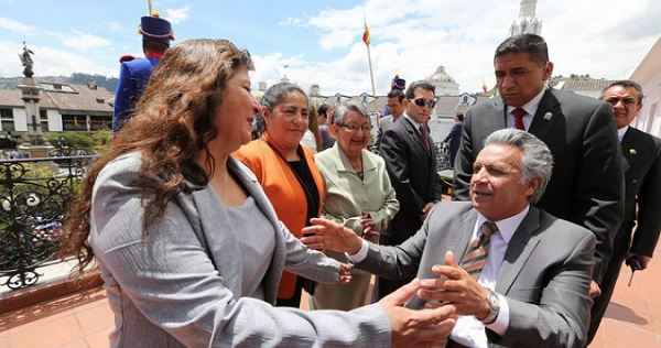 Ciudadanos y autoridades de Los Ríos acompañaron al Presidente en el Relevo de Guardia