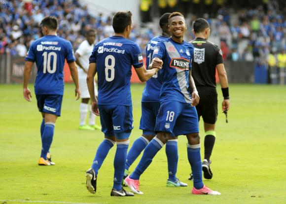 Emelec aprovecha descalabro de Delfín SC para ser el nuevo líder del campeonato ecuatoriano (resumen)