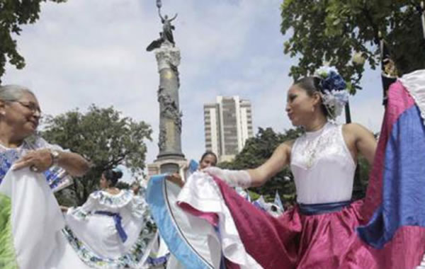 Moreno y Nebot juntos en sesión solemne por fiestas de Guayaquil