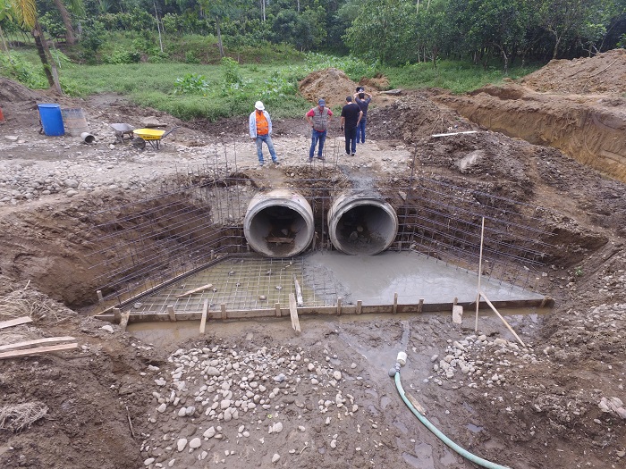 Valencia: Instalación de tuberías de hormigón armado y construcción de alcantarillas
