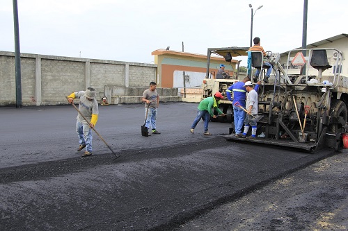 UTEQ mejora infraestructura física con ayuda de Prefectura