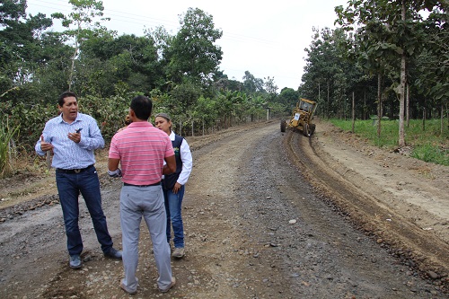 Prefectura construye nueva vía en el cantón Mocache