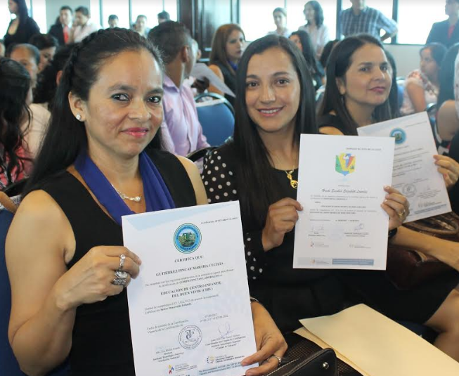 MIES entregó certificados por competencias laborales a 150 educadoras de desarrollo infantil