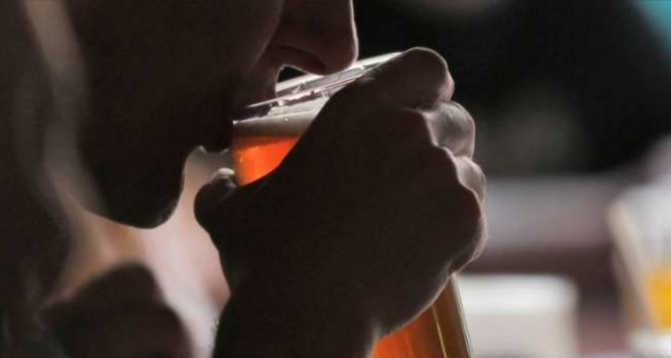 Autoridades de salud piden a la ciudadanía no ingerir alcohol de dudosa procedencia