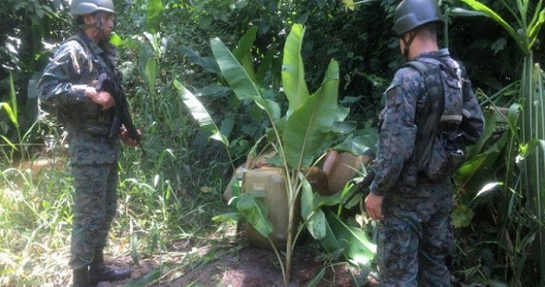 Encuentran más de 300 galones de combustible abandonados en la frontera norte