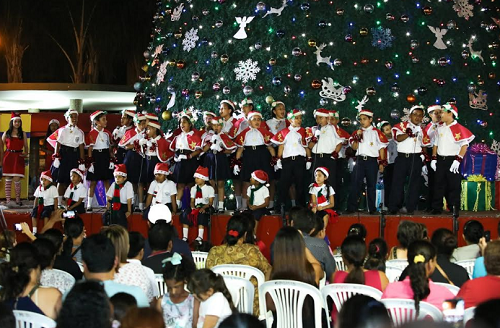 Coros avivan el ambiente navideño en Babahoyo