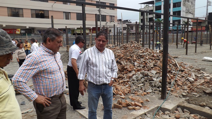 En la Bahía Municipal se reubicará el comercio informal  de la calle Siete de Octubre y continuar con el soterramiento