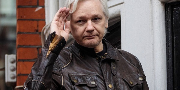 Ecuador estudia posible “mediación” para resolver situación de Assange