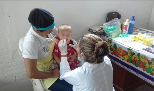 Niñas y niños de centros infantiles reciben vacuna contra la influenza en el cantón Quevedo