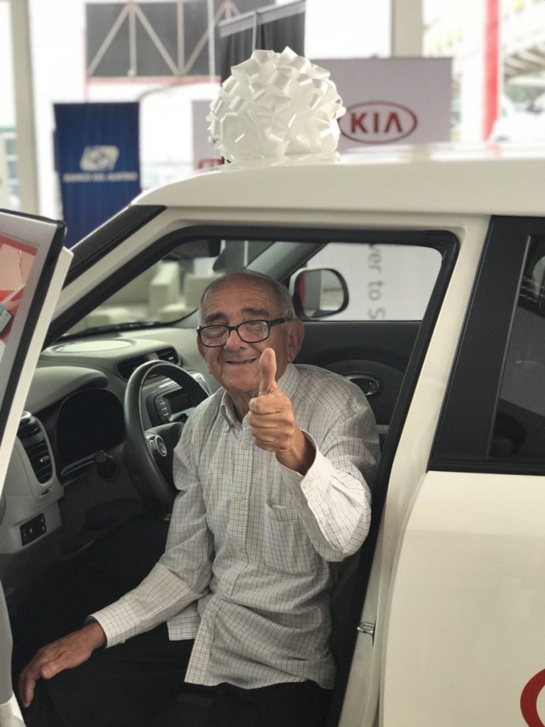 “El abuelo” tiene vehículo nuevo para sus clientes en Riocentro