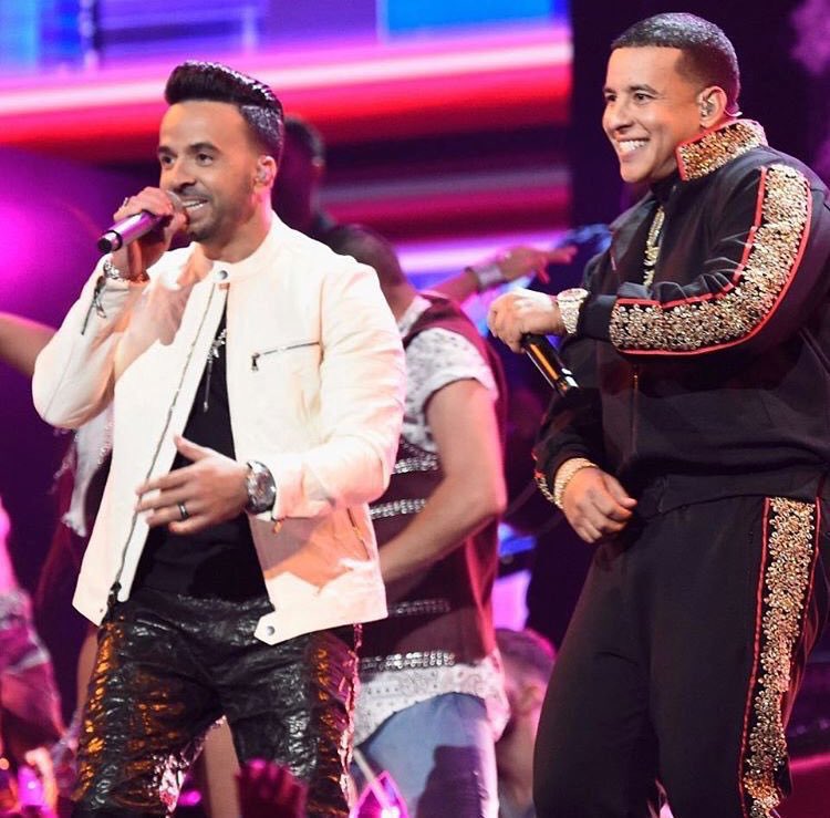 ¡La fiesta latina hace su gran aparición en los Premios GRAMMY®! Luis Fonsi y Daddy Yankee