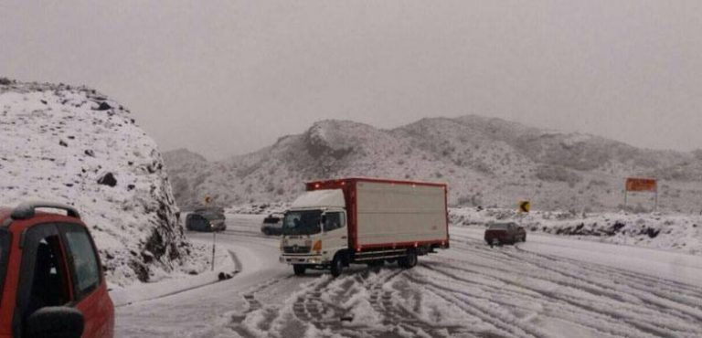 Se habilita parcialmente tramo de la vía Pifo-Papallacta que amaneció con capa de hielo este 1 de enero