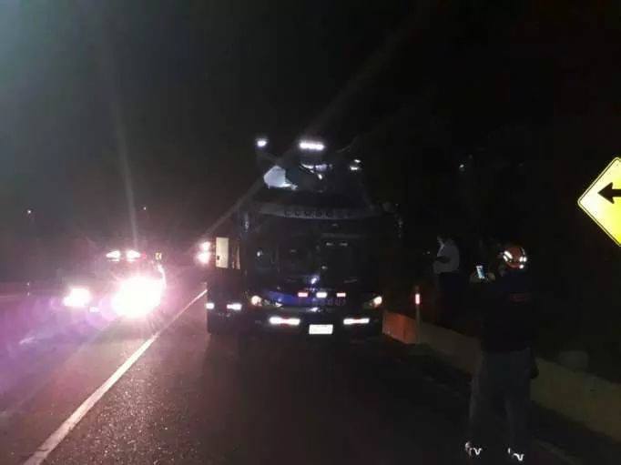 Roca cae sobre bus Ecuador y mata dos personas en vía Alóag Santo Domingo