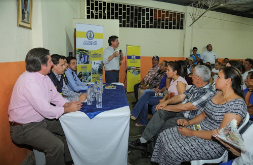 Tres proyectos que entrarán en ejecución fueron presentados por Terán a los habitantes de El Mamey