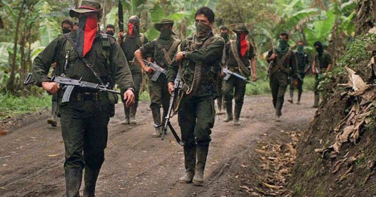 Gobierno colombiano dice si ELN sigue con el terrorismo no reanudará diálogos