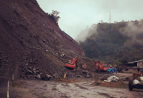 La vía Alóag – Santo Domingo estará cerrada entre tres y cuatro días