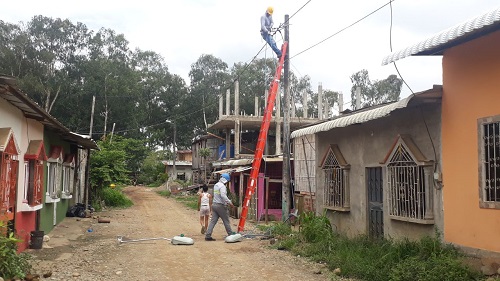 CNEL EP ejecuta proyecto eléctrico en sectores de Ventanas