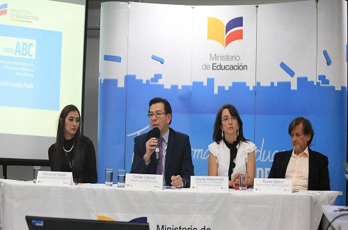 Ecuador lanza segunda fase de campaña de alfabetización “Todos ABC”