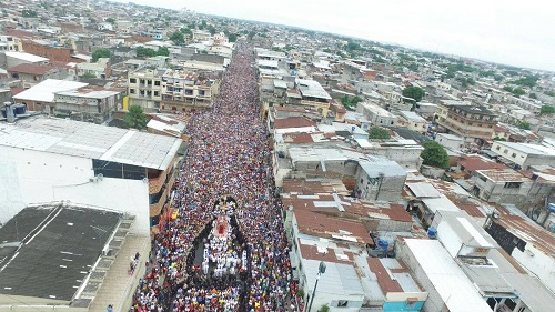 Multitudinarias procesiones católicas se desarrollan en Ecuador en el Viernes Santo