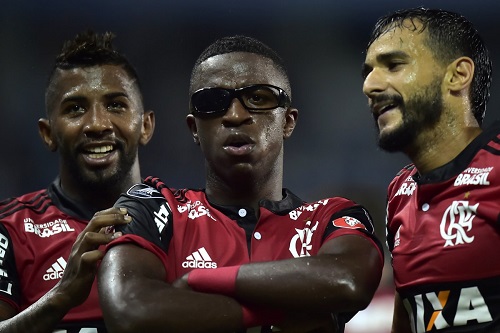 Flamengo remonta el marcador en Ecuador y vence a Emelec