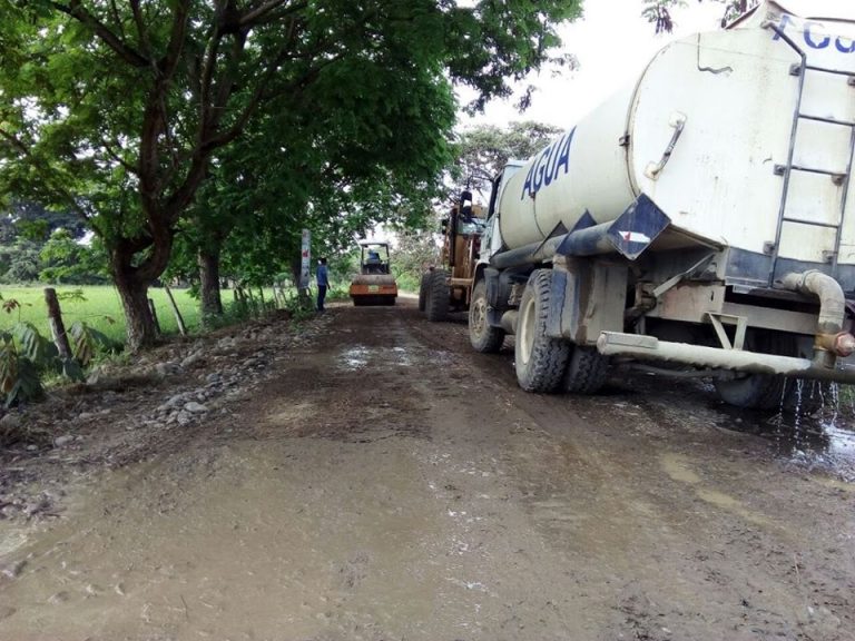 Arreglos de caminos vecinales en Baba