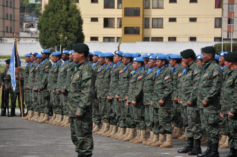Mujeres podrán hacer la conscripción militar voluntaria en Ecuador por primera vez
