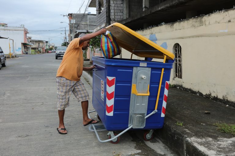 Se instalaron contenedores de desechos domiciliarios en El Mamey