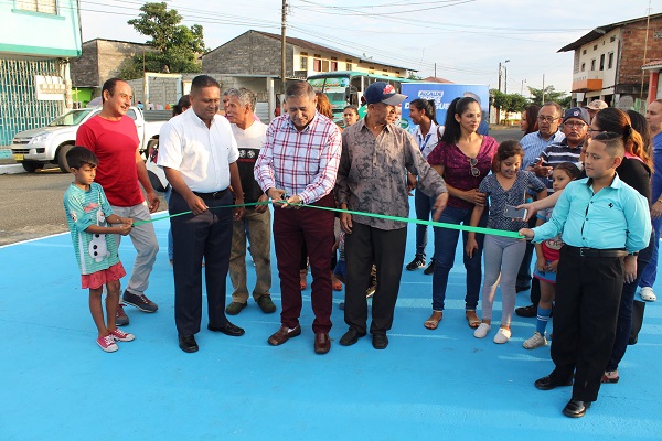 Domínguez  inaugura una plazoleta en San Camilo