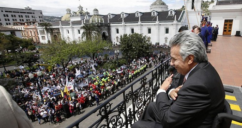 La Plaza de la Independencia se vistió de blanco durante el Cambio de Guardia