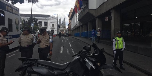 Policía confirma detonación controlada en las inmediaciones del Municipio de Quito