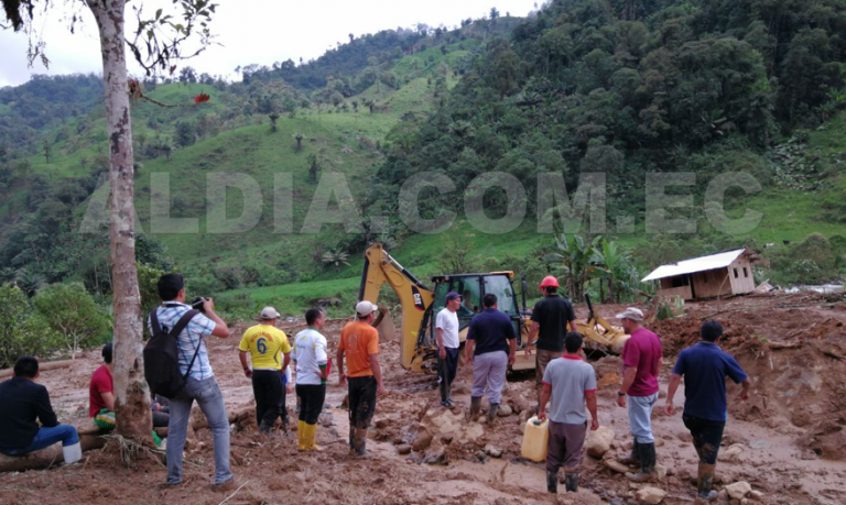 Deslizamiento de tierra arrastra una vivienda en La Maná