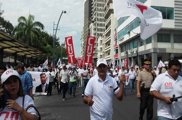 Trabajadores ecuatorianos piden al gobierno garantizar sus derechos
