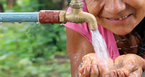 Dotar del suministro de agua potable a todo el país es una prioridad para el Gobierno