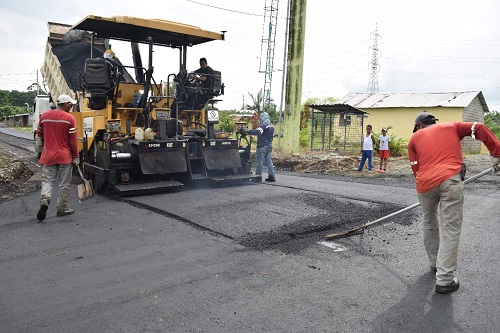 Buena Fe: Recinto Los Amazu favorecido con el asfaltado de calles