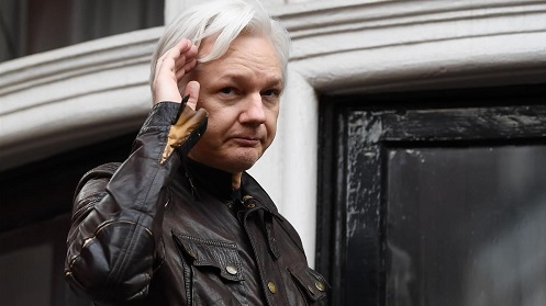Ecuador rebaja la seguridad a Julian Assange en su embajada en Londres