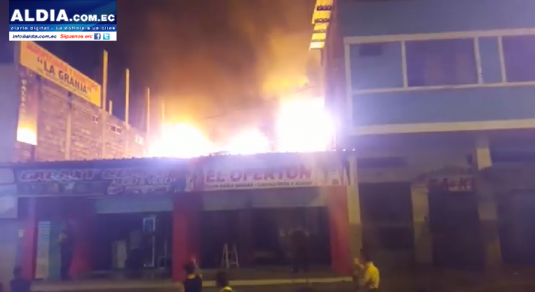 Incendio de enormes proporciones consume locales comerciales en BuenaFe y deja cuantiosas pérdidas