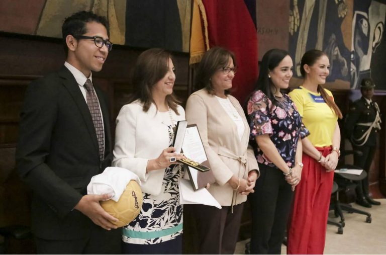Legislativo agasaja a los campeones mundiales de Ecuador