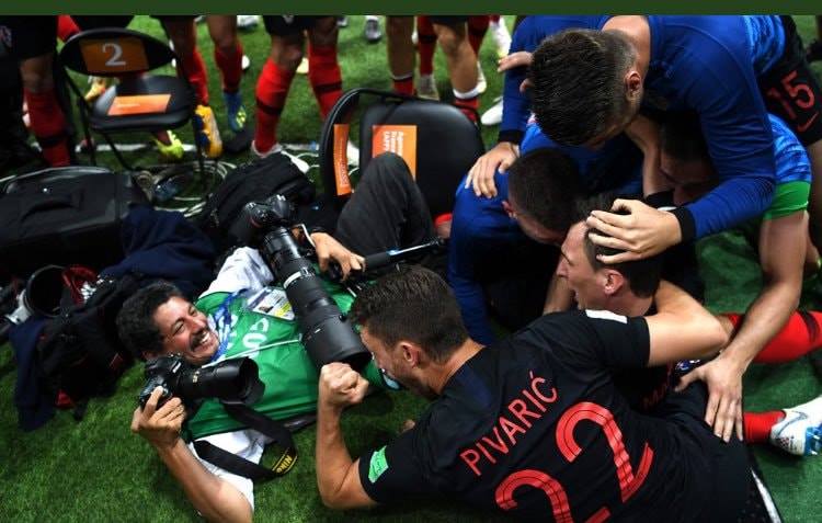 Yuri Cortez, el fotógrafo salvadoreño que quedó hundido en la celebración croata