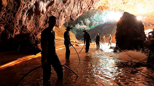 Autoridades tailandesas publican video de la operación de rescate de los niños atrapados en la cueva