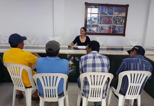 Moradores del recinto El Tillo reciben atención personalizada de la alcaldesa de Baba