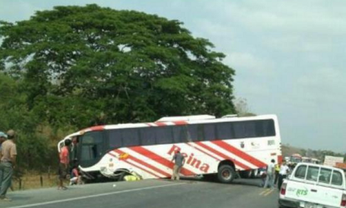 Accidente en la vía Manabí – Guayas deja dos heridos