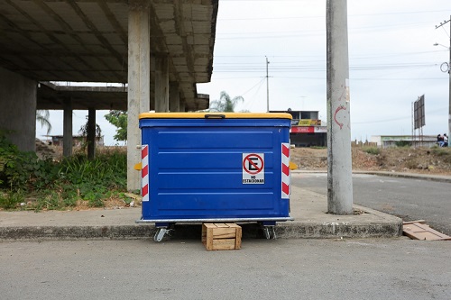 Babahoyo: Roban llantas de contenedor de desechos domiciliarios