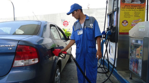 Galón de gasolina súper bajó tres centavos en su precio este 2020