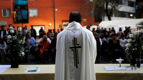 «Violados por vía oral, vaginal y anal»: Documentan abusos de sacerdotes a 1.000 menores en EE.UU.